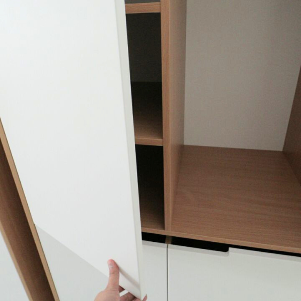 Dvoudveřová šatní skříň Lussi Gekko.  85х47х183cm. Bílá / Přírodní Buk